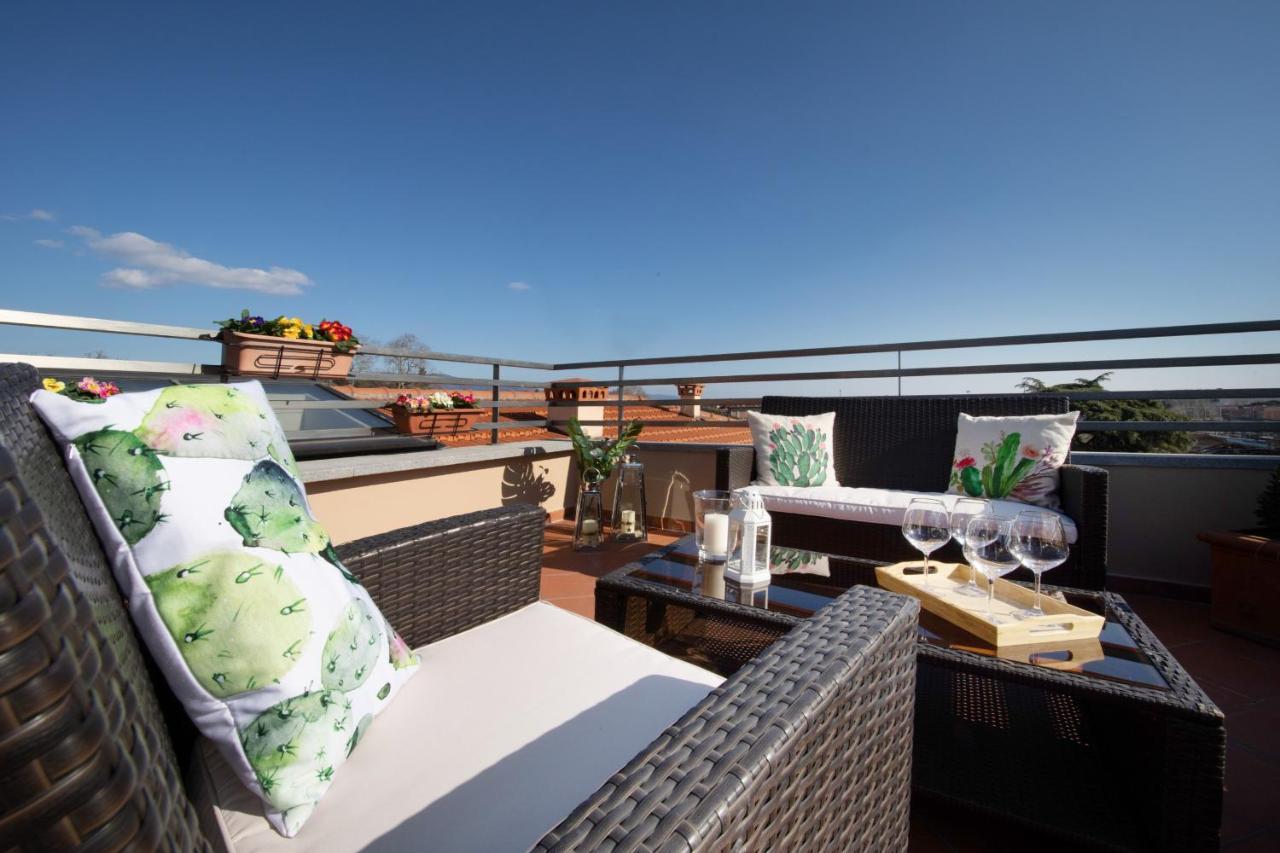 לוקה Rooftop Delight With Terrace מראה חיצוני תמונה